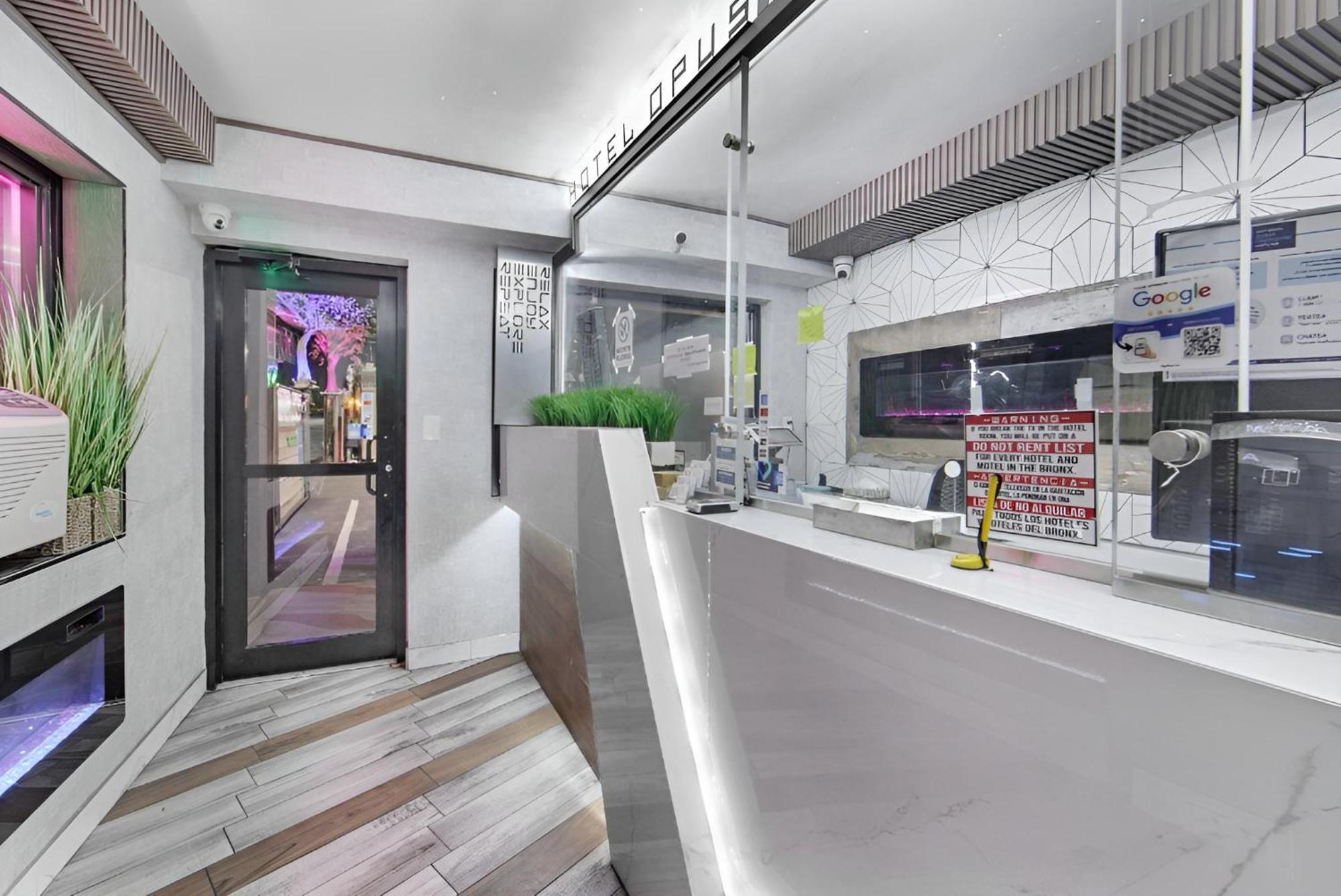 Hotel Opus Bronx Near Bay Plaza Mall Nova York Exterior foto